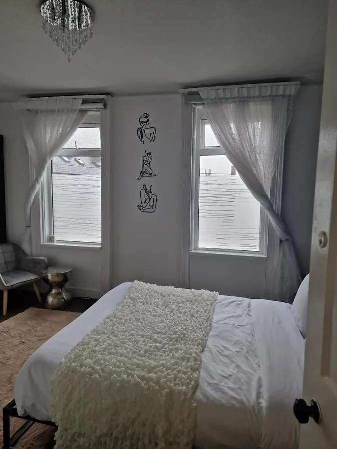 Double Rooms, Free Continental Breakfast, Pics And Full Address Sent After Booking, 2 Miles To City Centre Belfast