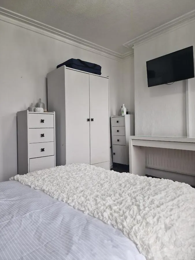 Double Rooms, Free Continental Breakfast, Pics And Full Address Sent After Booking, 2 Miles To City Centre Belfast Kwatera prywatna